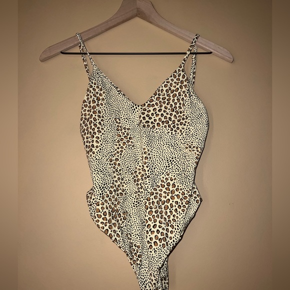 Mai swim - Picture 1 of 2